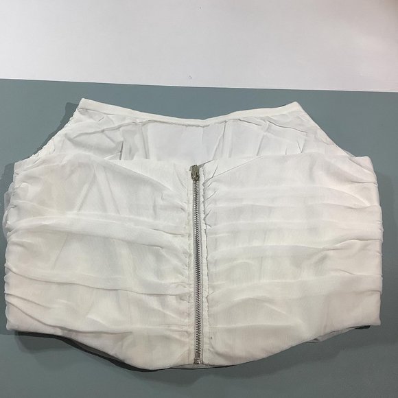 Elegant White Strapless Top - Picture 4 of 5